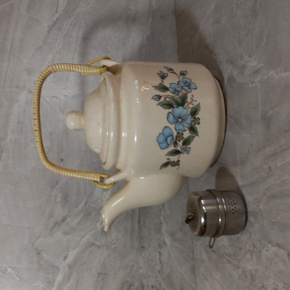 Teapot vintage Nevco woven wicker handle